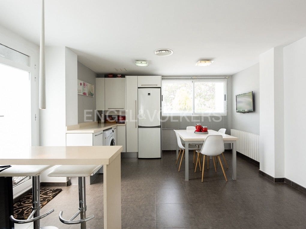 Chalet de 4 habitaciones en Bétera en alquiler con piscina garaje - 3.990 € (Ref: 8237802)