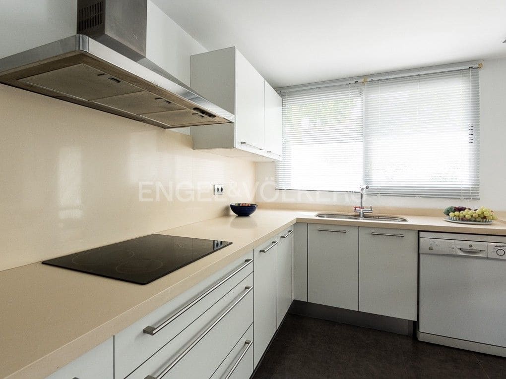 Chalet de 4 habitaciones en Bétera en alquiler con piscina garaje - 3.990 € (Ref: 8237802)