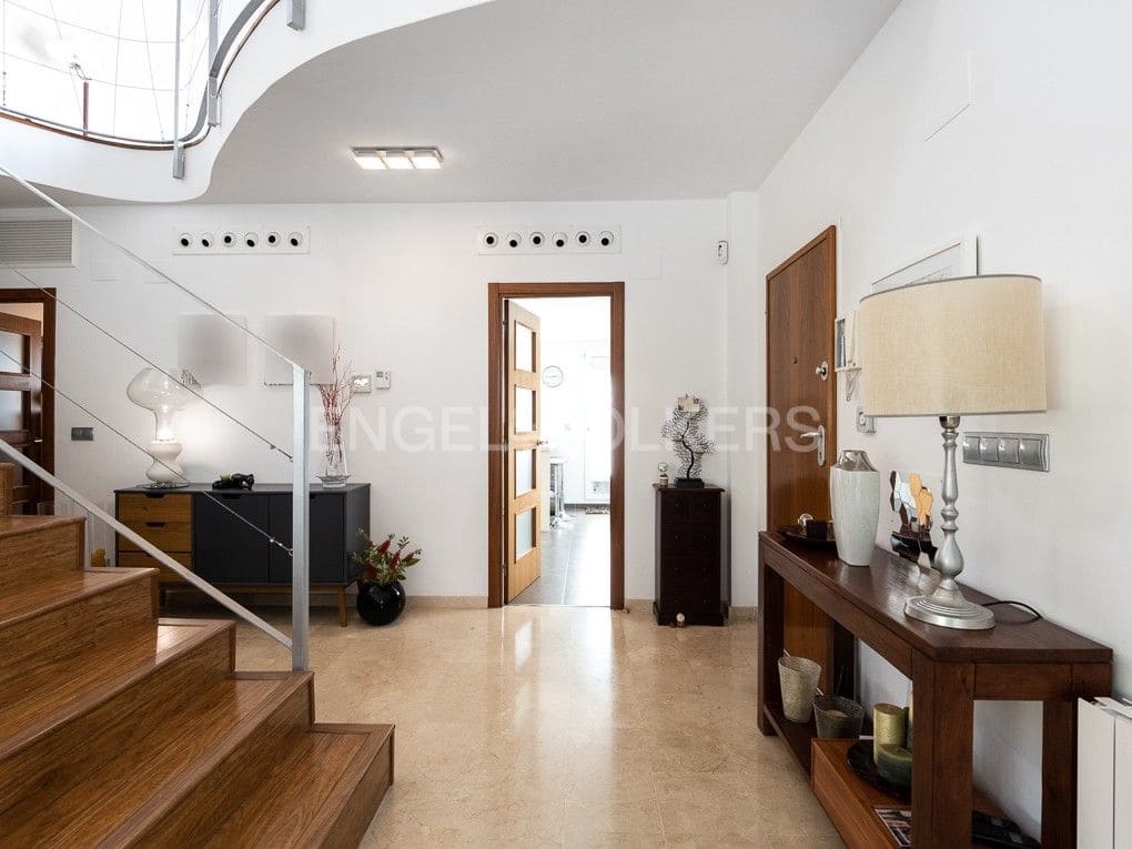 Chalet de 4 habitaciones en Bétera en alquiler con piscina garaje - 3.990 € (Ref: 8237802)