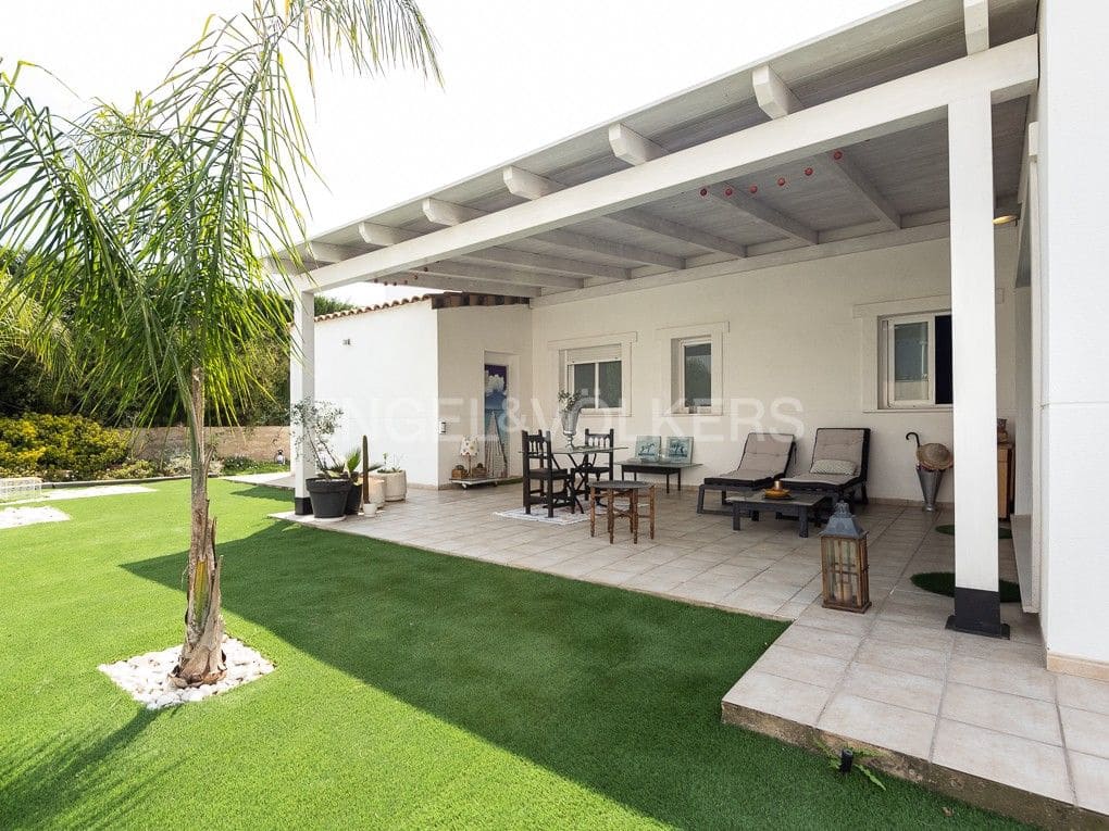 Chalet de 4 habitaciones en Bétera en alquiler con piscina garaje - 3.990 € (Ref: 8237802)
