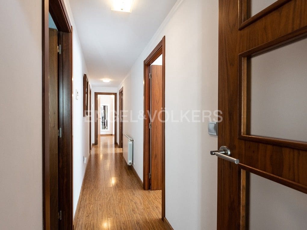 Chalet de 4 habitaciones en Bétera en alquiler con piscina garaje - 3.990 € (Ref: 8237802)