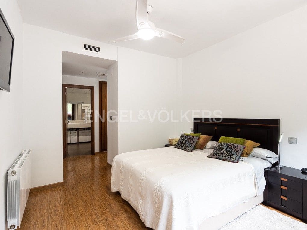 Chalet de 4 habitaciones en Bétera en alquiler con piscina garaje - 3.990 € (Ref: 8237802)