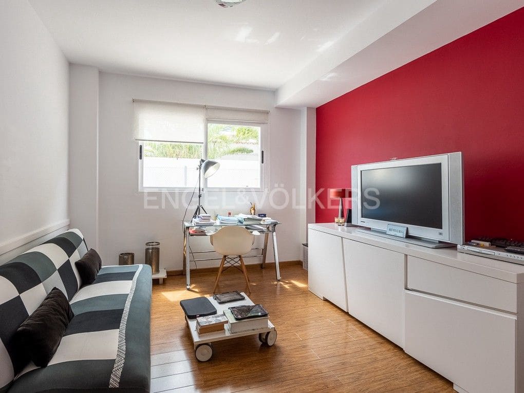 Chalet de 4 habitaciones en Bétera en alquiler con piscina garaje - 3.990 € (Ref: 8237802)