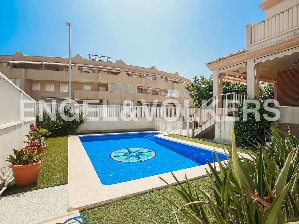 5 bedroom Villa for rent in Cullera with pool garage - € 6,000 (Ref: 8237980)