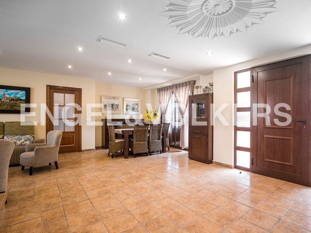 5 bedroom Villa for rent in Cullera with pool garage - € 6,000 (Ref: 8237980)