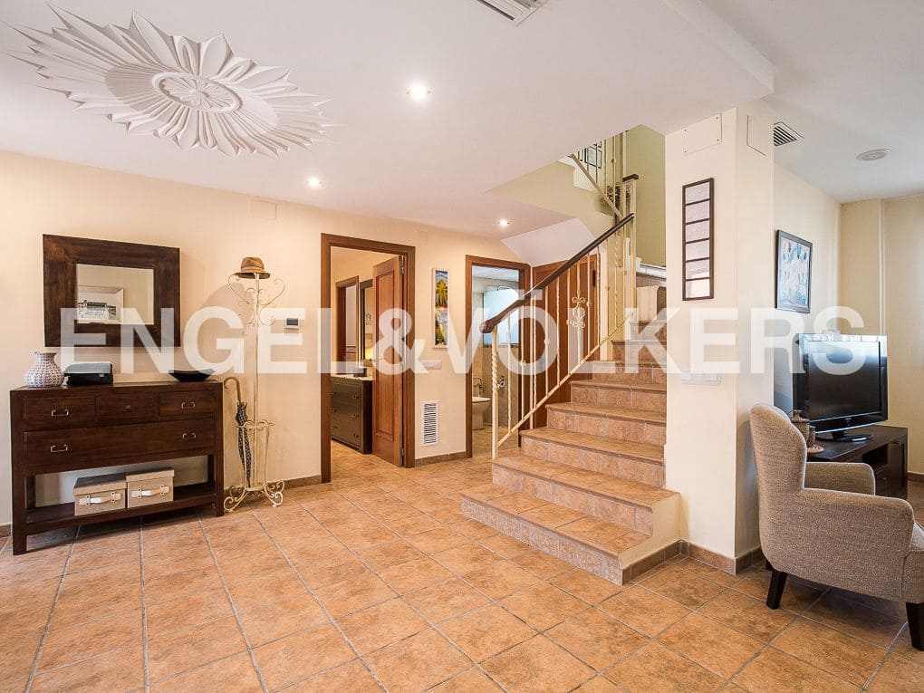 5 bedroom Villa for rent in Cullera with pool garage - € 6,000 (Ref: 8237980)