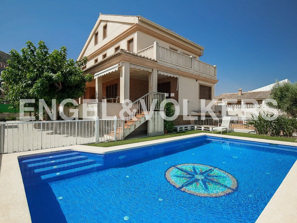 5 bedroom Villa for rent in Cullera with pool garage - € 6,000 (Ref: 8237980)