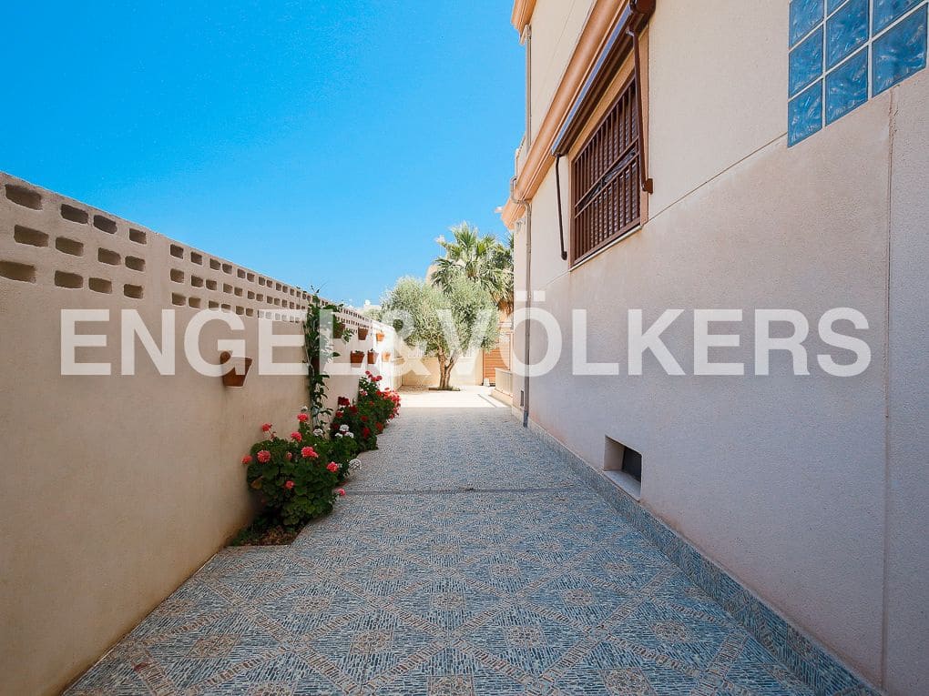 5 bedroom Villa for rent in Cullera with pool garage - € 6,000 (Ref: 8237980)