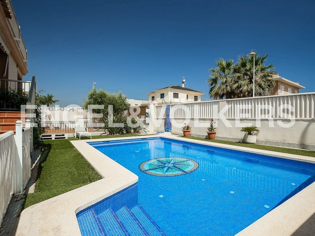 5 bedroom Villa for rent in Cullera with pool garage - € 6,000 (Ref: 8237980)