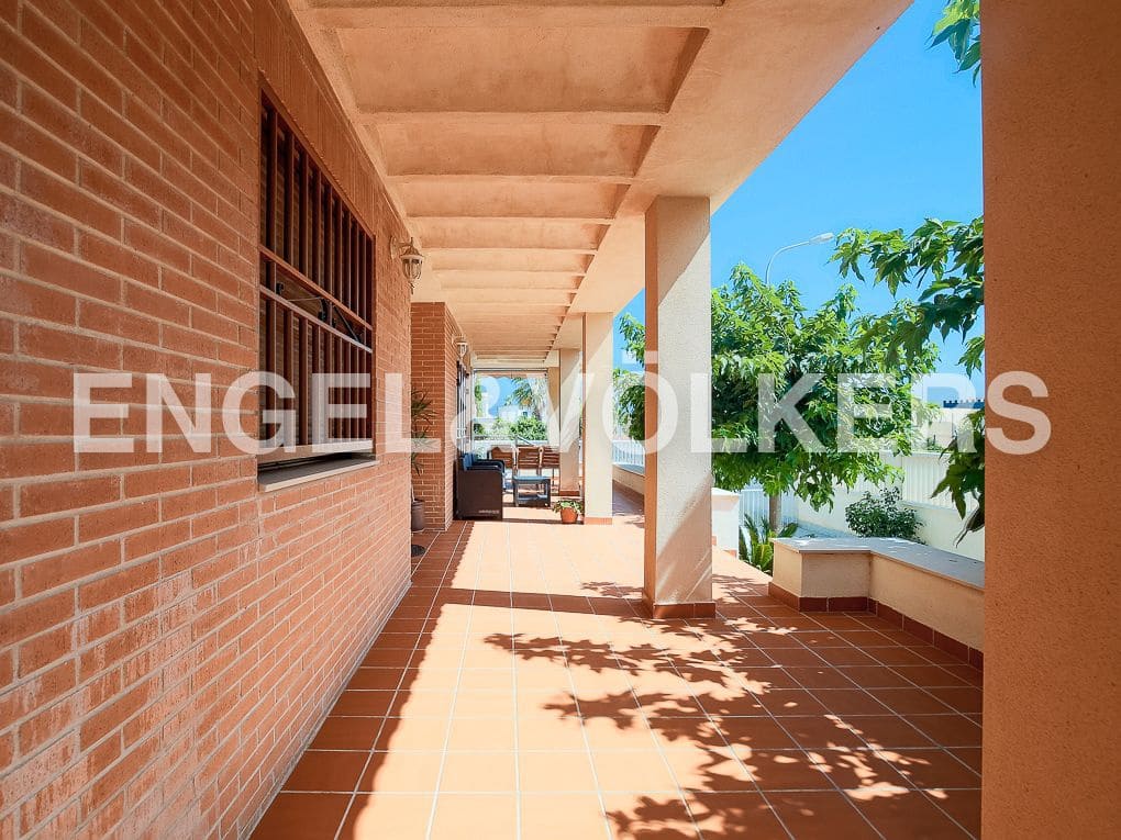 5 bedroom Villa for rent in Cullera with pool garage - € 6,000 (Ref: 8237980)