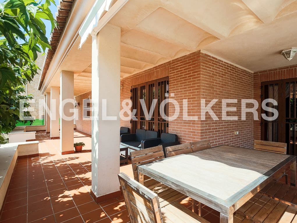 5 bedroom Villa for rent in Cullera with pool garage - € 6,000 (Ref: 8237980)
