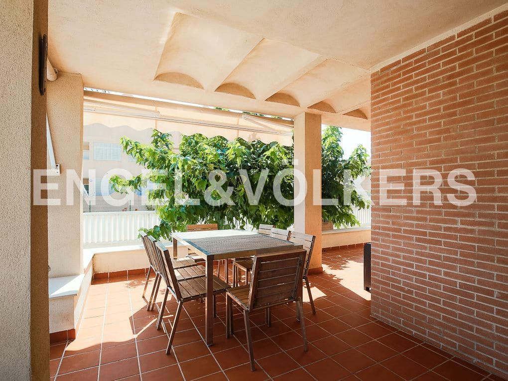 5 bedroom Villa for rent in Cullera with pool garage - € 6,000 (Ref: 8237980)