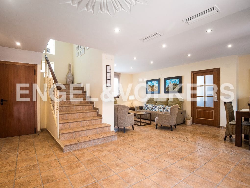 5 bedroom Villa for rent in Cullera with pool garage - € 6,000 (Ref: 8237980)