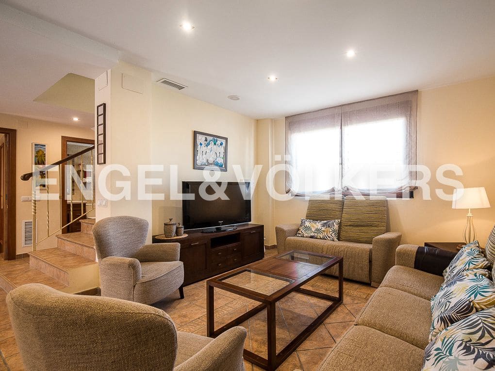 5 bedroom Villa for rent in Cullera with pool garage - € 6,000 (Ref: 8237980)