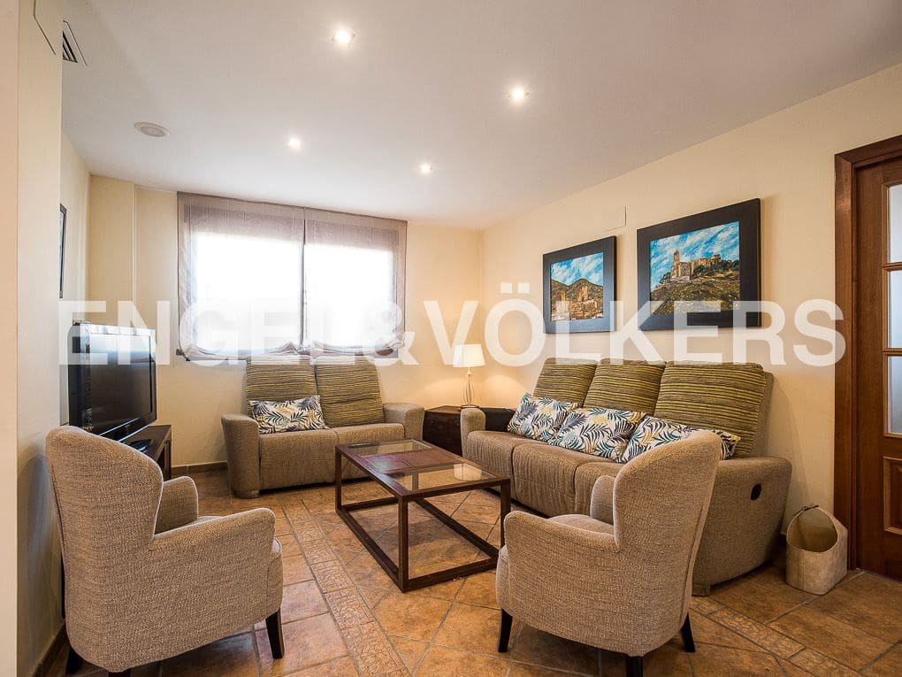 5 bedroom Villa for rent in Cullera with pool garage - € 6,000 (Ref: 8237980)