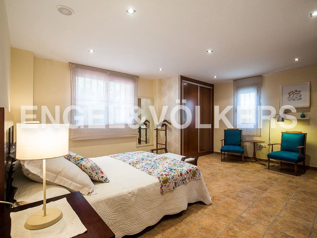 5 bedroom Villa for rent in Cullera with pool garage - € 6,000 (Ref: 8237980)