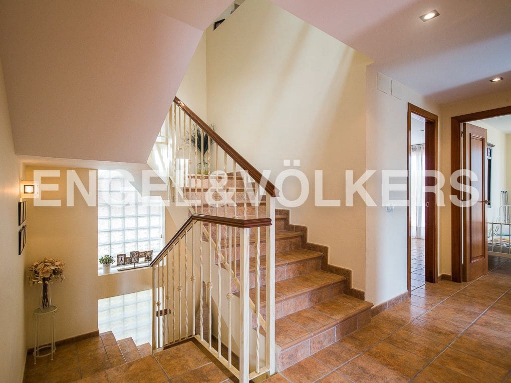 5 bedroom Villa for rent in Cullera with pool garage - € 6,000 (Ref: 8237980)