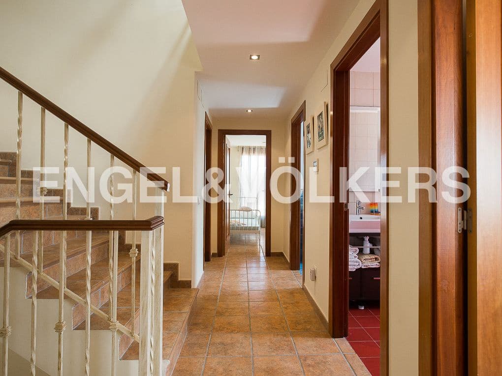 5 bedroom Villa for rent in Cullera with pool garage - € 6,000 (Ref: 8237980)