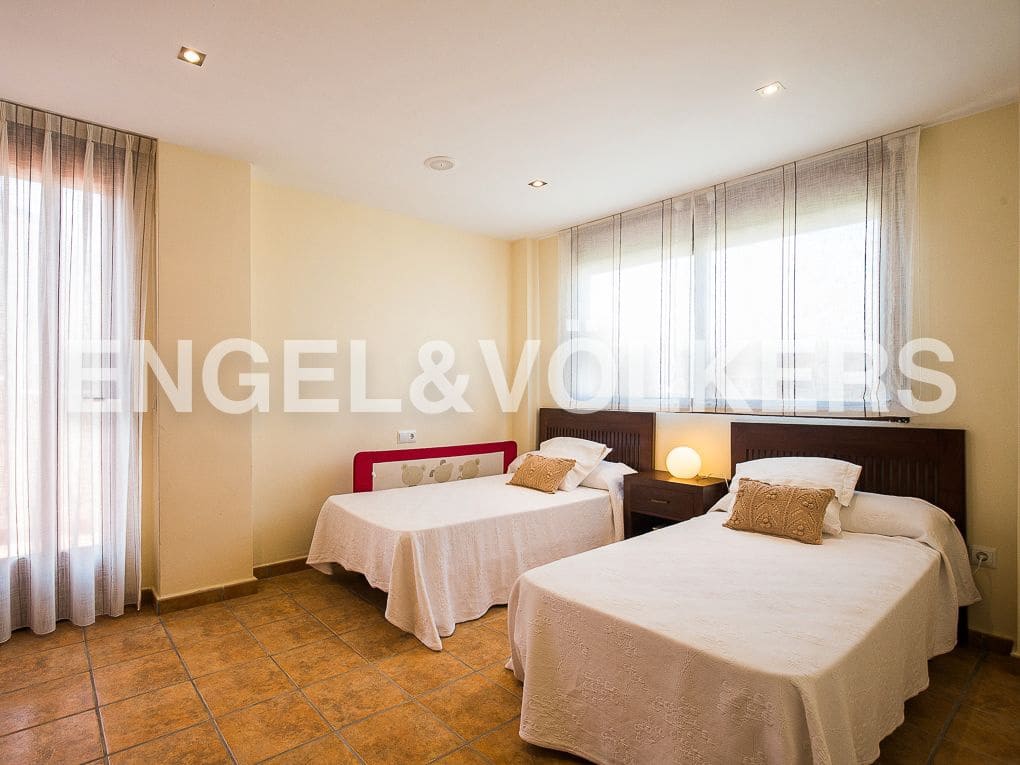 5 bedroom Villa for rent in Cullera with pool garage - € 6,000 (Ref: 8237980)