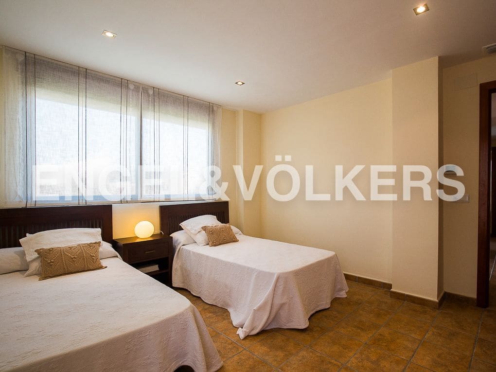 5 bedroom Villa for rent in Cullera with pool garage - € 6,000 (Ref: 8237980)