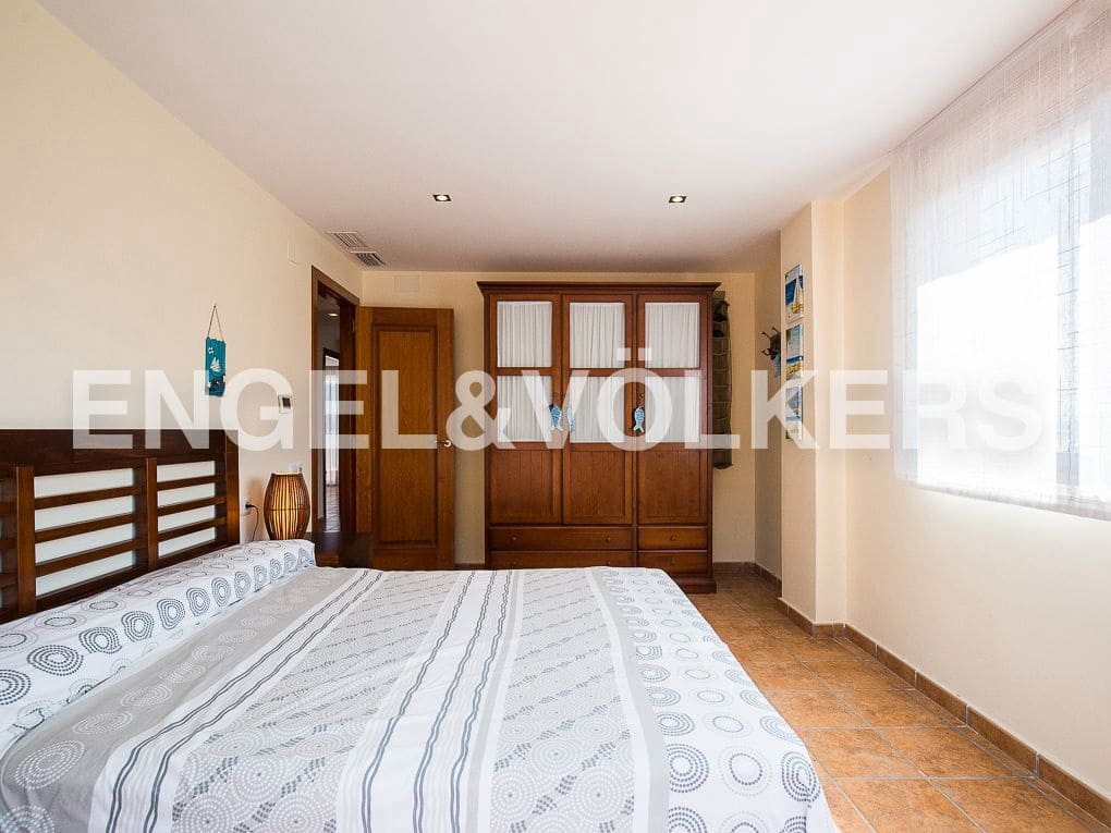 5 bedroom Villa for rent in Cullera with pool garage - € 6,000 (Ref: 8237980)