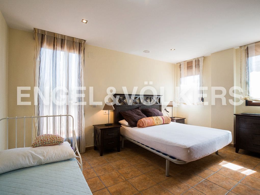 5 bedroom Villa for rent in Cullera with pool garage - € 6,000 (Ref: 8237980)