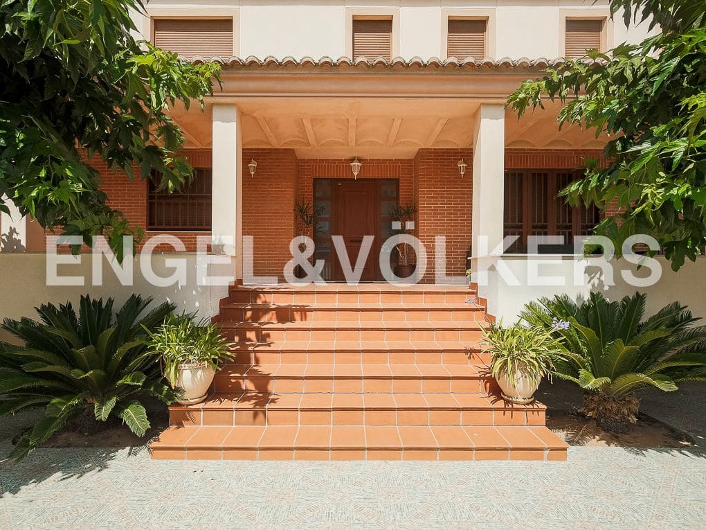 5 bedroom Villa for rent in Cullera with pool garage - € 6,000 (Ref: 8237980)