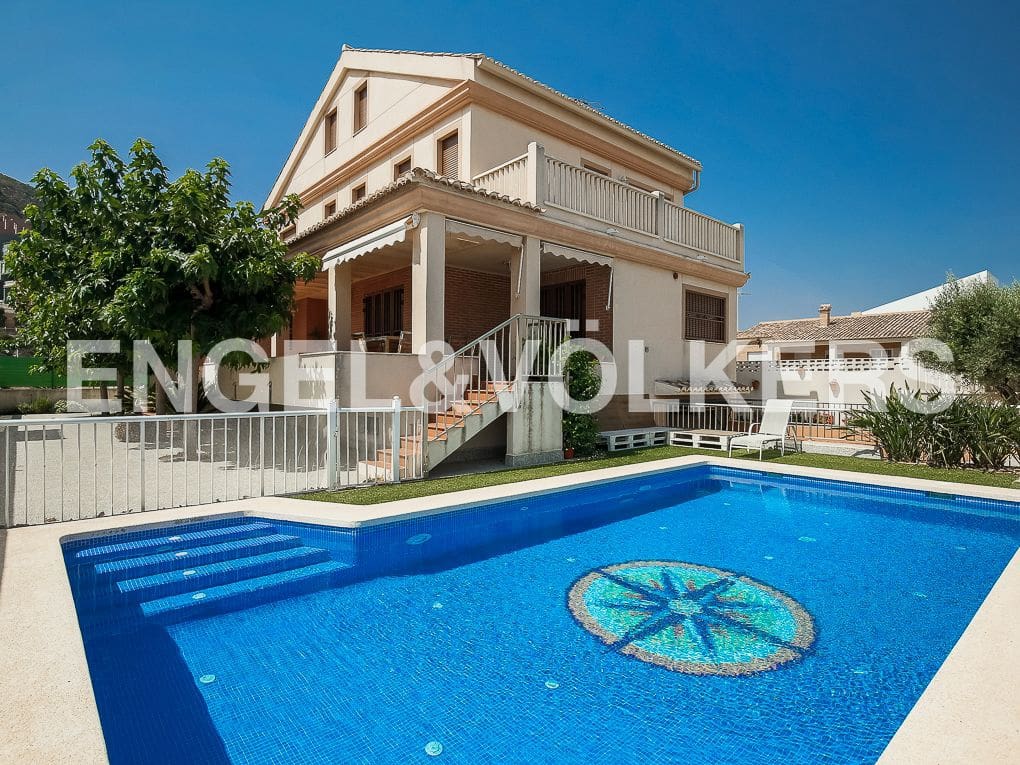 5 bedroom Villa for rent in Cullera with pool garage - € 6,000 (Ref: 8237980)