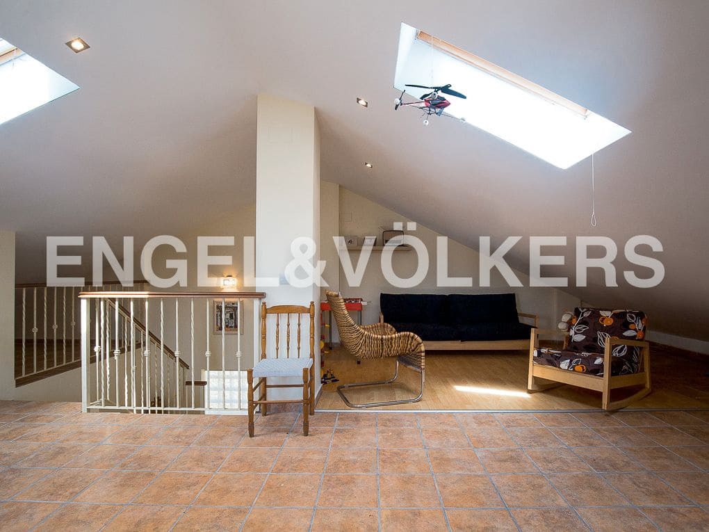 5 bedroom Villa for rent in Cullera with pool garage - € 6,000 (Ref: 8237980)