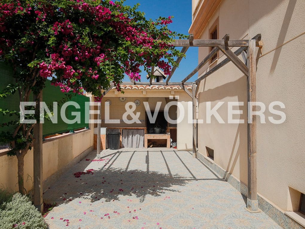 5 bedroom Villa for rent in Cullera with pool garage - € 6,000 (Ref: 8237980)
