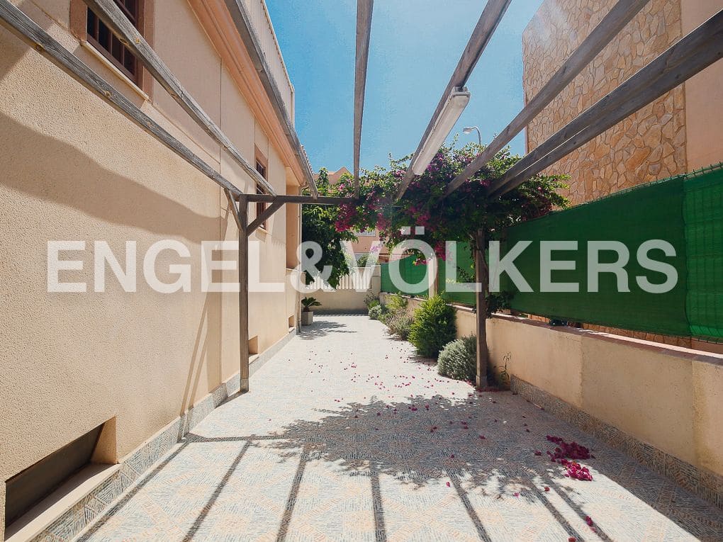 5 bedroom Villa for rent in Cullera with pool garage - € 6,000 (Ref: 8237980)