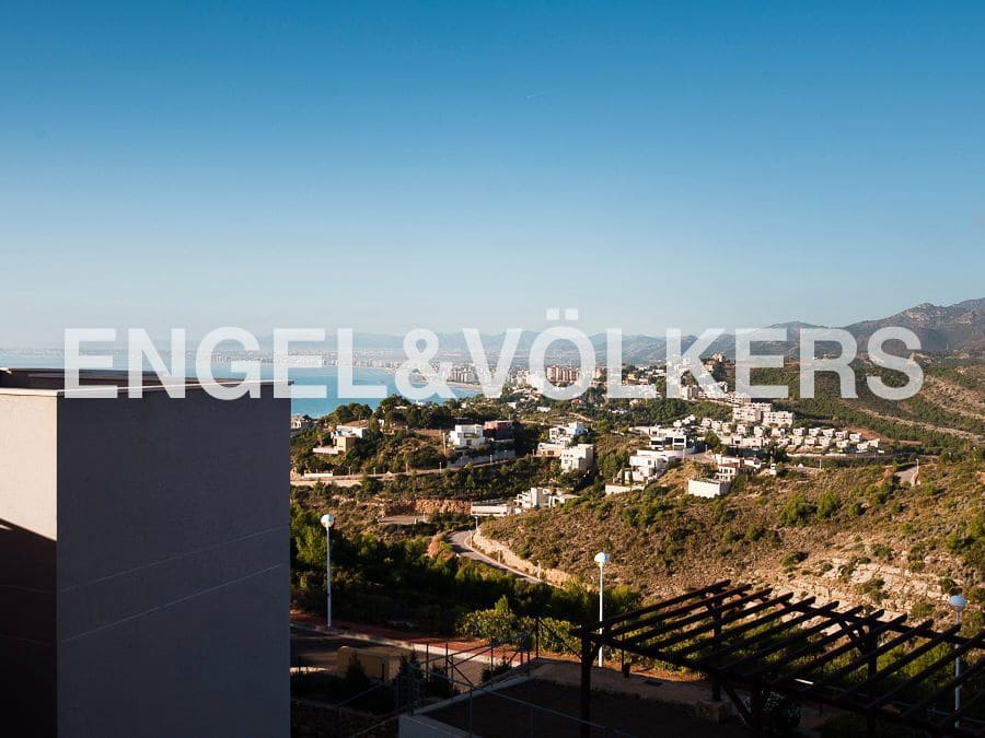 2 bedroom Apartment for rent in Oropesa  with pool garage - € 2,000 (Ref: 8237985)