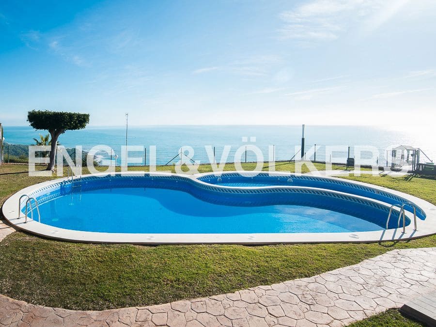 2 bedroom Apartment for rent in Oropesa  with pool garage - € 2,000 (Ref: 8237985)