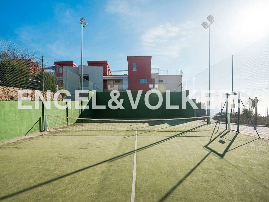 2 bedroom Apartment for rent in Oropesa  with pool garage - € 2,000 (Ref: 8237985)
