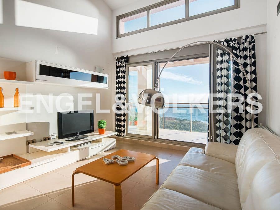 2 bedroom Apartment for rent in Oropesa  with pool garage - € 2,000 (Ref: 8237985)