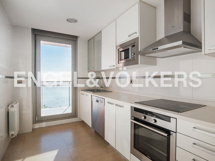 2 bedroom Apartment for rent in Oropesa  with pool garage - € 2,000 (Ref: 8237985)