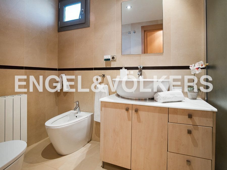2 bedroom Apartment for rent in Oropesa  with pool garage - € 2,000 (Ref: 8237985)