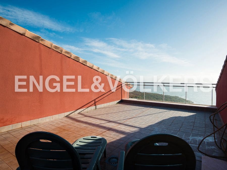 2 bedroom Apartment for rent in Oropesa  with pool garage - € 2,000 (Ref: 8237985)