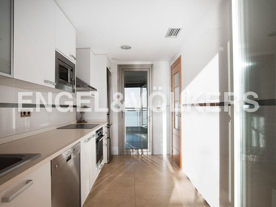2 bedroom Apartment for rent in Oropesa  with pool garage - € 2,000 (Ref: 8237985)