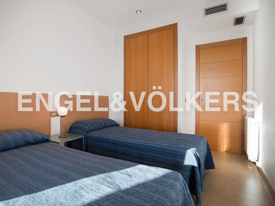 2 bedroom Apartment for rent in Oropesa  with pool garage - € 2,000 (Ref: 8237985)
