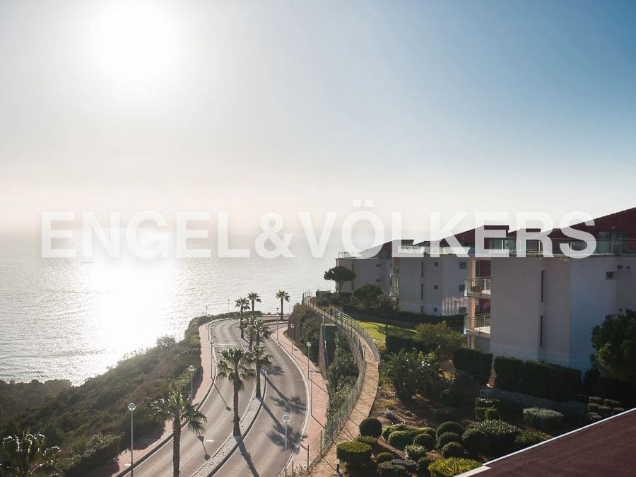 2 bedroom Apartment for rent in Oropesa  with pool garage - € 2,000 (Ref: 8237985)