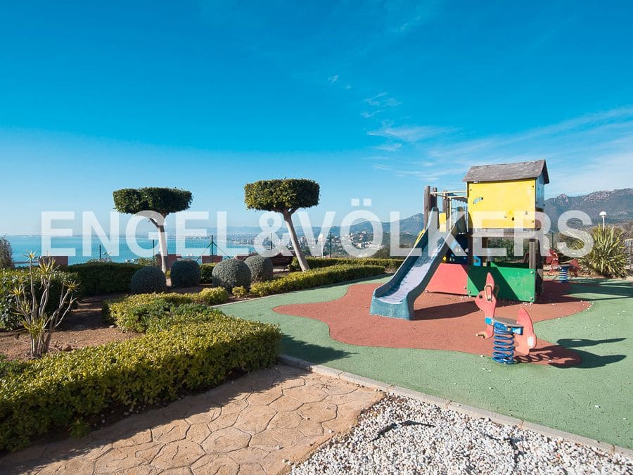 2 bedroom Apartment for rent in Oropesa  with pool garage - € 2,000 (Ref: 8237985)