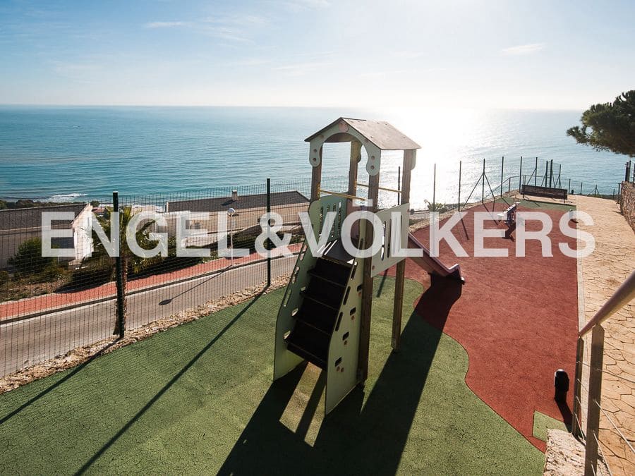 2 bedroom Apartment for rent in Oropesa  with pool garage - € 2,000 (Ref: 8237985)