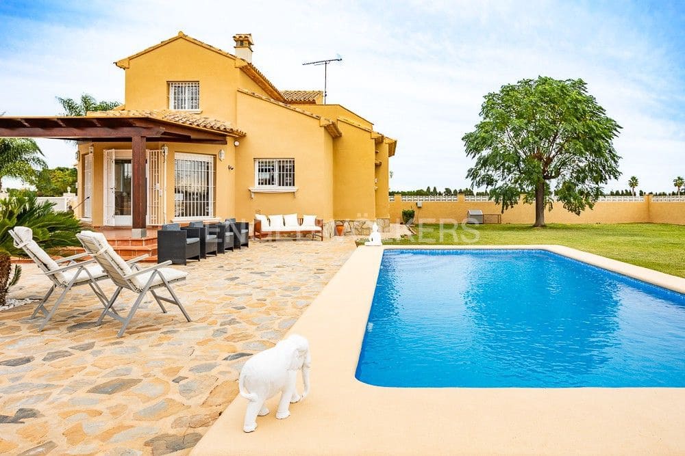3 slaapkamer Villa te huur in Denia met zwembad garage - € 4.700 (Ref: 8238014)