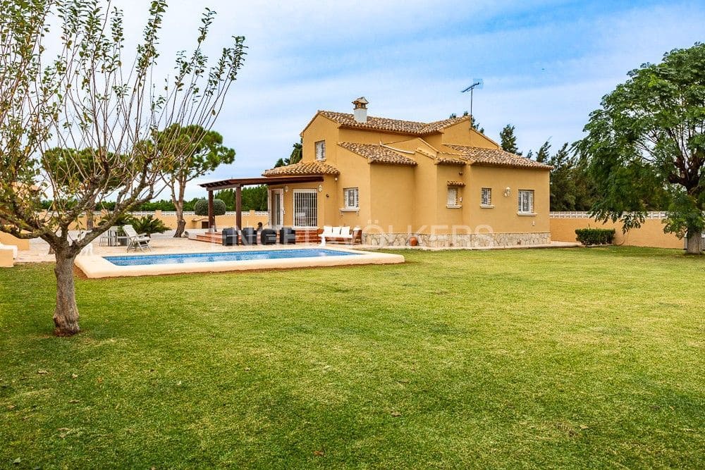 3 slaapkamer Villa te huur in Denia met zwembad garage - € 4.700 (Ref: 8238014)