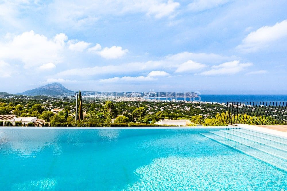 5 bedroom Villa for sale in Javea / Xabia with pool garage - € 2,700,000 (Ref: 8239164)