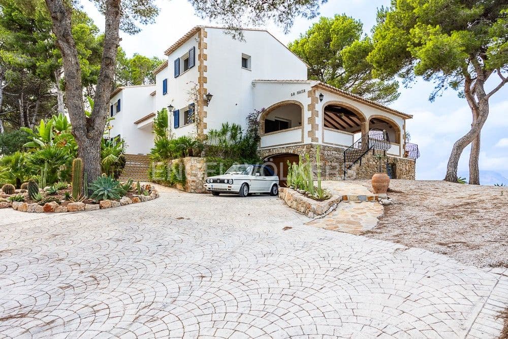 5 bedroom Villa for sale in Javea / Xabia with pool garage - € 2,700,000 (Ref: 8239164)