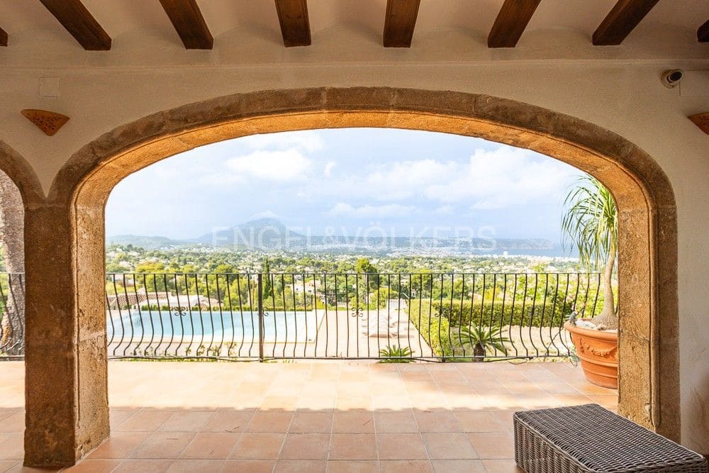 5 bedroom Villa for sale in Javea / Xabia with pool garage - € 2,700,000 (Ref: 8239164)