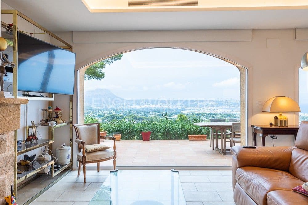 5 bedroom Villa for sale in Javea / Xabia with pool garage - € 2,700,000 (Ref: 8239164)