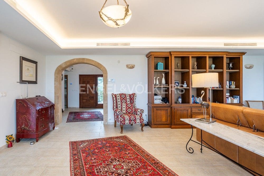 5 bedroom Villa for sale in Javea / Xabia with pool garage - € 2,700,000 (Ref: 8239164)